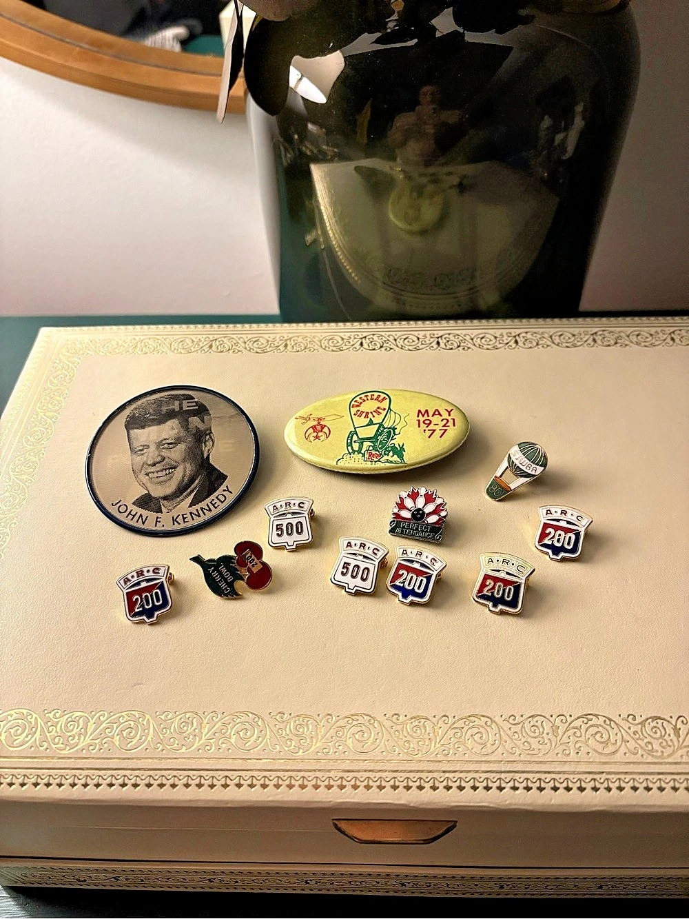 Vari-Vue Vintage political and commemorative pin assortment & Commemorative Pin